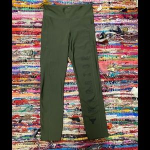 Under Armour  Compression Project Rock Warrior Heatgear Ankle Crop Capris SizeS